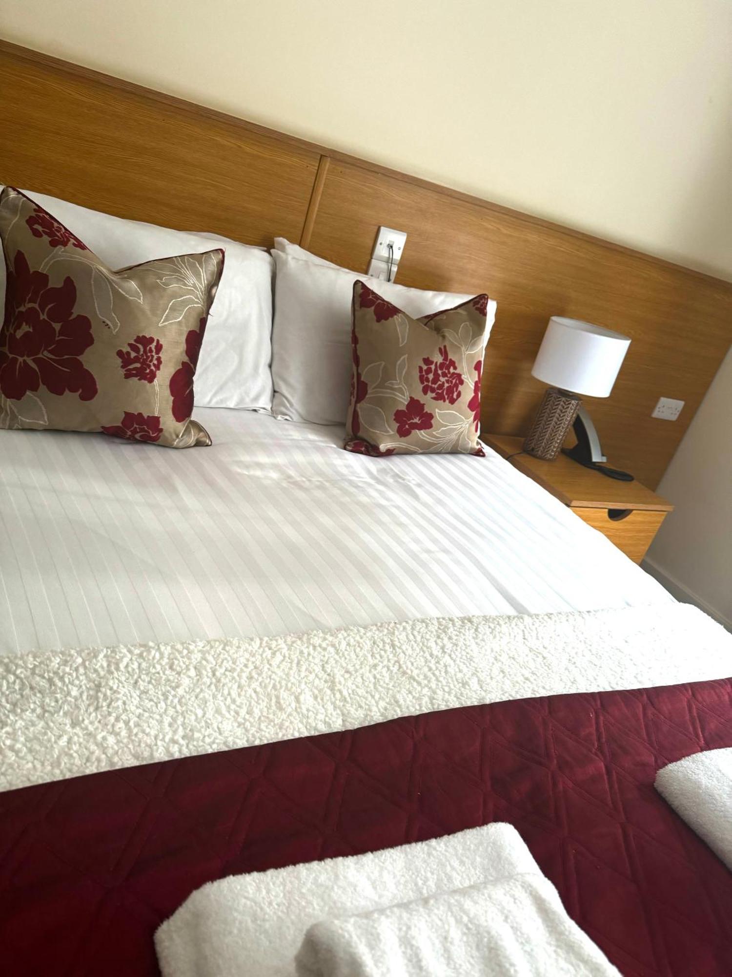 The Hedges Hotel Stranocum Esterno foto